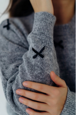 Светр жіночий